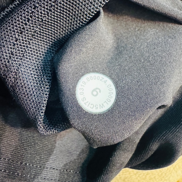 Lululemon - On The Fly 7/8 Pant, 27", Size 6, Incognito Camo Multi Grey - Picture 6 of 7